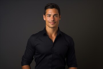Obraz premium A man in a black shirt is smiling