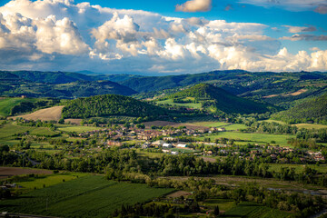 Fototapeta na wymiar View of valley in Umbria, Italy