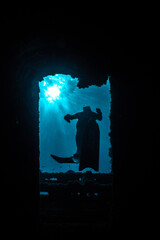 Freediver in the window's wreck
