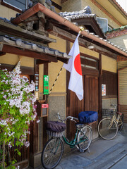京都の町屋、古民家　木造建築の家　祝日の日章旗が掲示されている