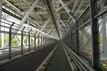 因島大橋の内部、歩行者・二輪車専用道路。