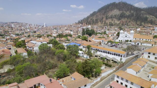 Monasterio de La Recoleta, Sucre, Bolivia. Cerro Churuquella. Vista a&eacute;rea de ascendente un dia soleado.