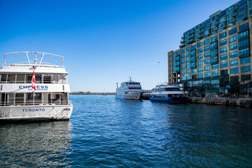 Naklejka premium Ships in the Harbourfront neighborhood. Toronto, Canada - April 30, 2024.