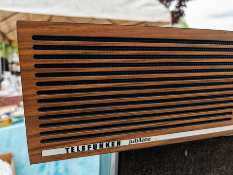 Vintage Telefunken Jubilate Radio Close-Up