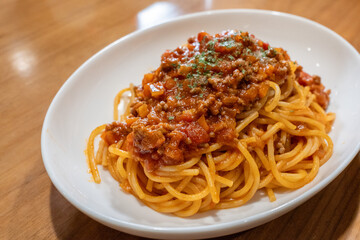 彩豊かなミートソースパスタ