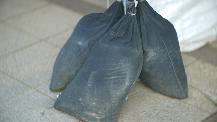 Sacks made of denim that support the canopy