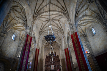 Vista panorámica  del casco histórico de la ciudad española de Cáceres con vistas a los tejados...