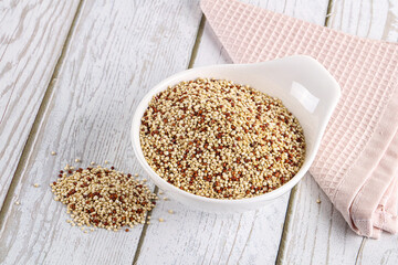 Raw dry quinoa cereal grain