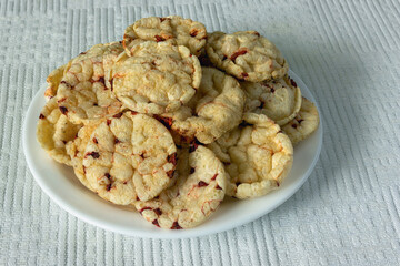 Potato chips with red beets on a light cloth tablecloth