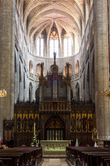 Nef centrale avec l'avant-chœur et son orgue de la Cathédrale Sainte-Marie d’Auch