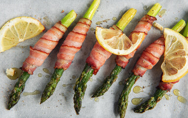 Asparagus baked with bacon