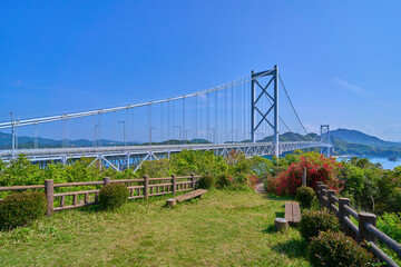 広島県尾道市のしまなみ海道の大浜PA展望台から因島大橋方面を見る