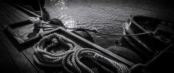 MOORING LINES - Elements of ship and boat equipment