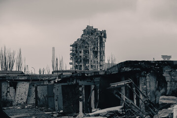 Obraz premium destroyed and burned houses in the city Russia Ukraine war