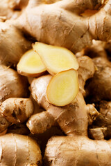 Ginger root and ginger slices.