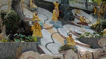 statues at truc lam ho temple