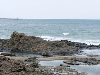 海の岩場