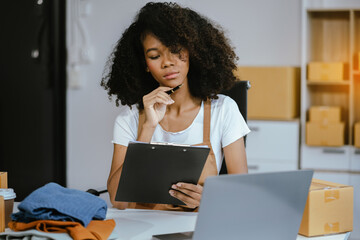 Freelance job home business, women online seller.