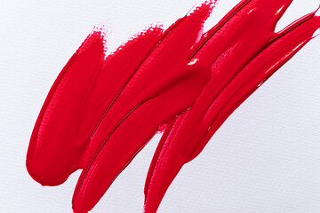 赤色の絵具で塗った背景