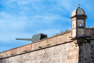 Geschütz auf der Festung Castell de Montjuïc in Barcelona, Spanien