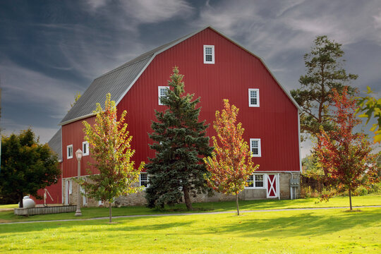 Red country barn in fall colors