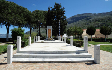 Monument aux morts de Gérakari dans le sud de la vallée d'Amari  en Crète
