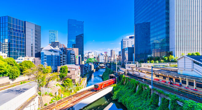東京・御茶ノ水　お茶の水橋から見た街並み