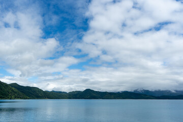 雄大な青空と田沢湖