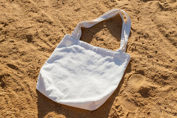 Mockup shopper handbag beach sand background