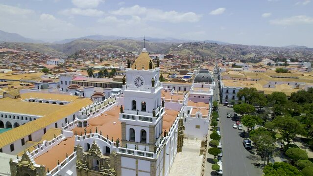 Campanario de la Catedral bas&iacute;lica de Nuestra Se&ntilde;ora de Guadalupe, Sucre, Bolivia. Vista de Dron.