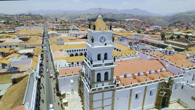 Campanario de la Catedral bas&iacute;lica de Nuestra Se&ntilde;ora de Guadalupe, Sucre, Bolivia. Vista de Dron.