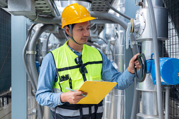 An engineer checks the status of a large AHU air conditioner control valve.