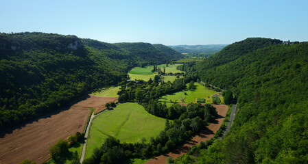 Obraz premium Céou valley in the Dordogne, wide aerial view by day in summer