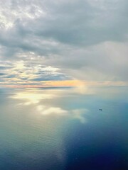 Vista del mar desde un avión