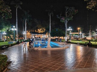 Fototapeta na wymiar fountain at night