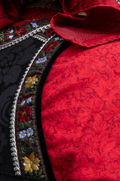 bunad detail 