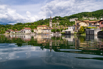 view of the waterfront of Pusiano village - obrazy, fototapety, plakaty