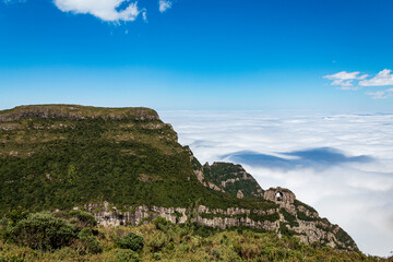 Pedra furada Morro da Igreja - Urubici - Serra Catarinense - Serra Geral - Santa Catarina - Brasil