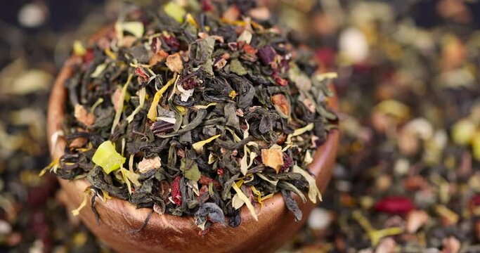 dry green tea with jasmine flowers, calendula, pineapple slices, high-quality green tea with additives for taste and smell