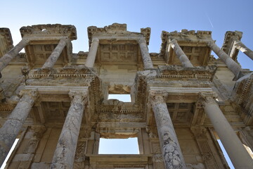 Fototapeta premium The ancient city ruins of Ephesus in Turkey offer visitors a journey into the depths of history, showcasing magnificent examples of Roman and Greek architecture.
