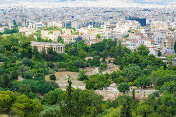 ギリシャの中心地アテネを高台から眺めた様子