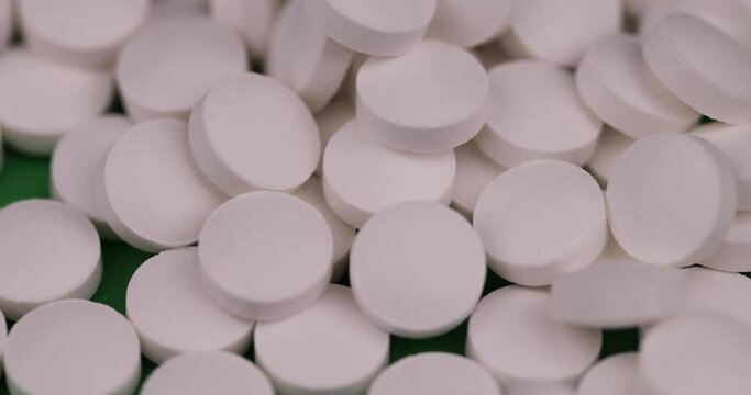 white tablets for the treatment of diseases, modern white medicinal tablets in large quantities