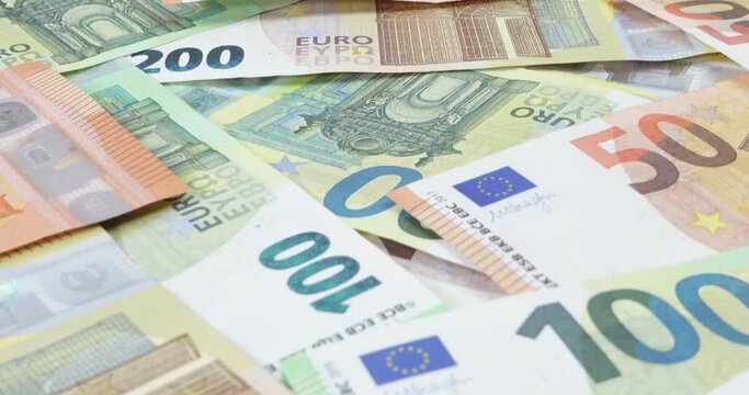 Nahaufnahme von vielen Euro Geldscheinen