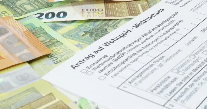 Euro Geldscheine und Antrag auf Wohngeld