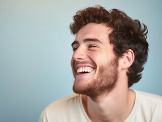 Obraz premium A man with a beard is smiling and has his teeth showing