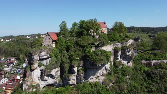Burg Pottenstein der Fr&auml;nkischen Schweiz in Bayern, Deutschland, 4k