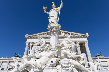 Obraz premium Pallas Athena Fountain in front of Austrian Parliament Building, Vienna, Austria