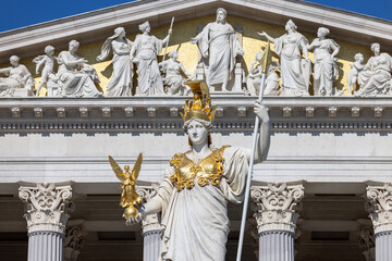 Obraz premium Pallas Athena Fountain in front of Austrian Parliament Building, Vienna, Austria