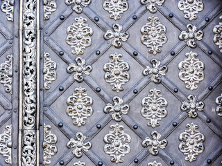 eleganti portoni @ hradčanské, praha