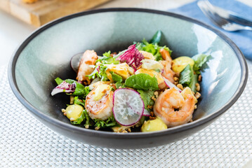 salad with shrimps and vegetables